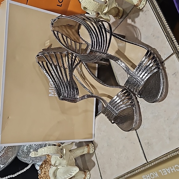 NIB! HP!! Michael Kors Leann Leather Strappy Evening Sandals - Picture 4 of 12